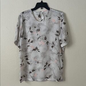 Like New! Basler Floral Short Sleeve Blouse Gray in Size 40 (Medium)
